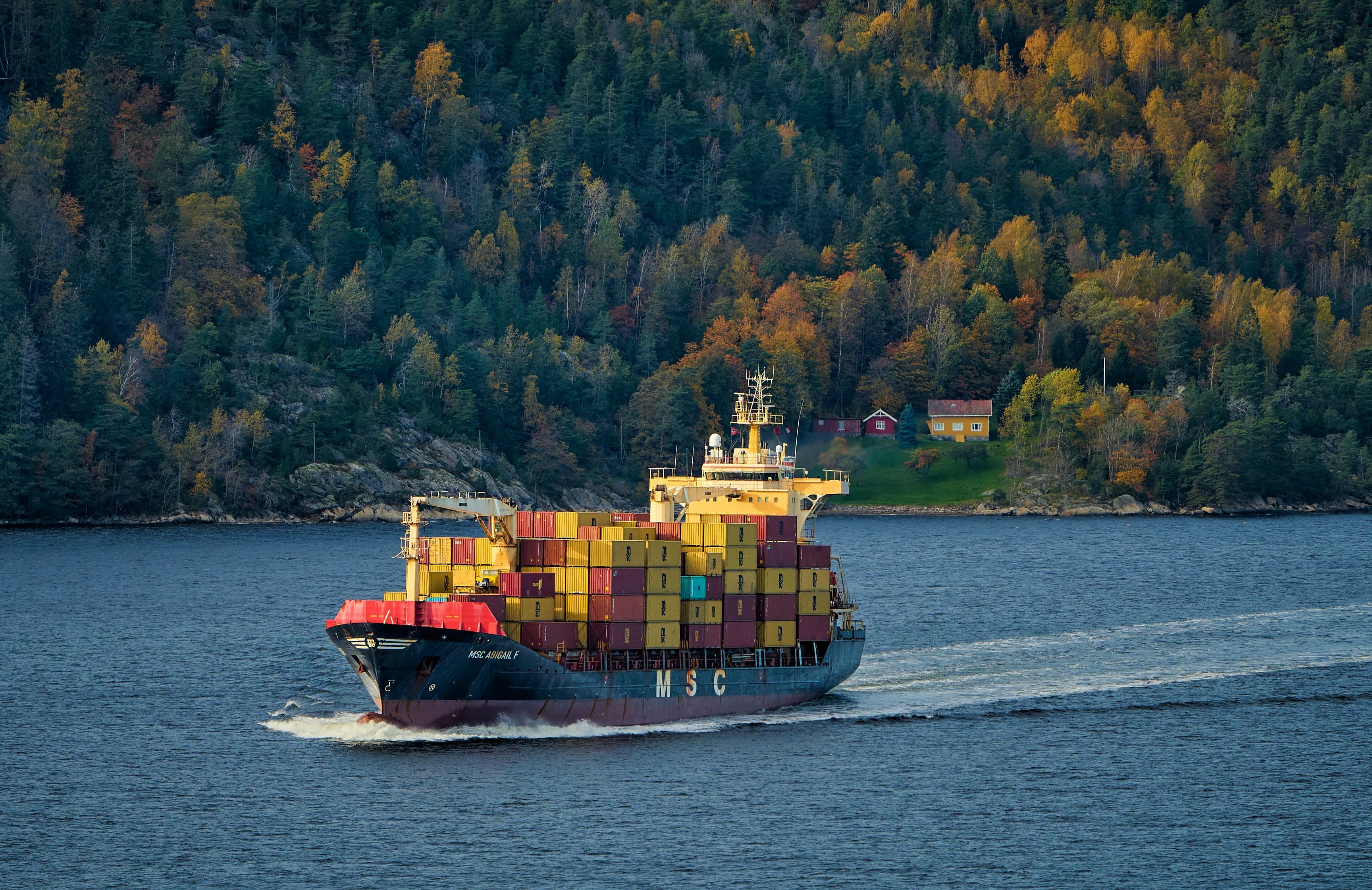 Sea Freight – FCL & LCL shipping with customs clearance and forwarding